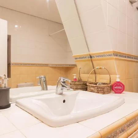 Casco Viejo Tradicion Pinchos Y Gastronomia *